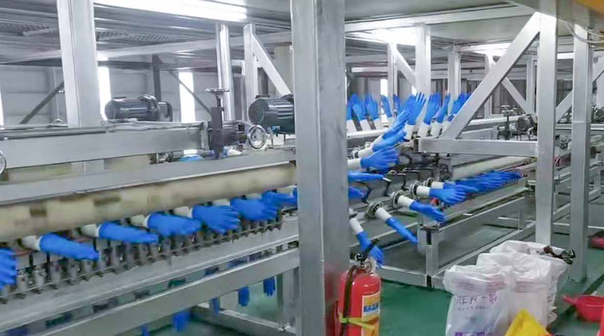广东项目200米长的双手模丁腈手套生产线现场